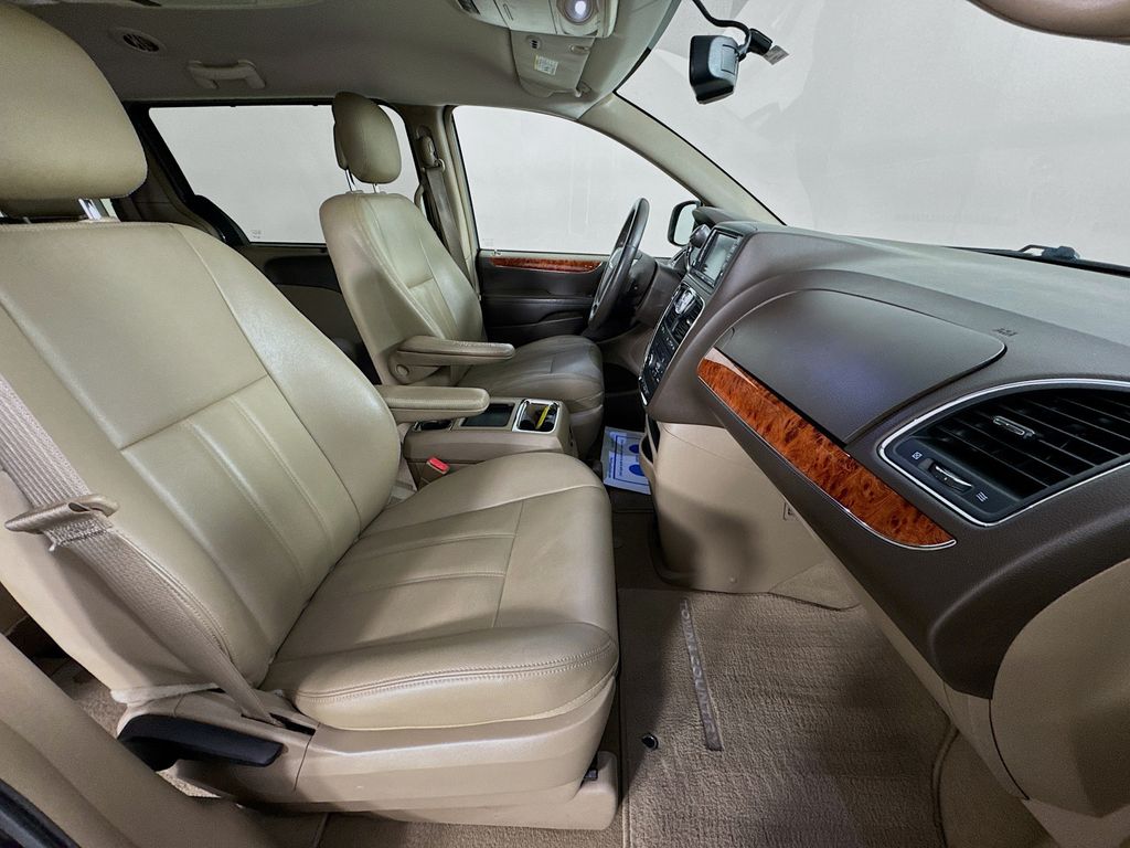 Used Car 2016 Chrysler Town & Country  Touring For Sale Under $12,000 In Austin, Texas