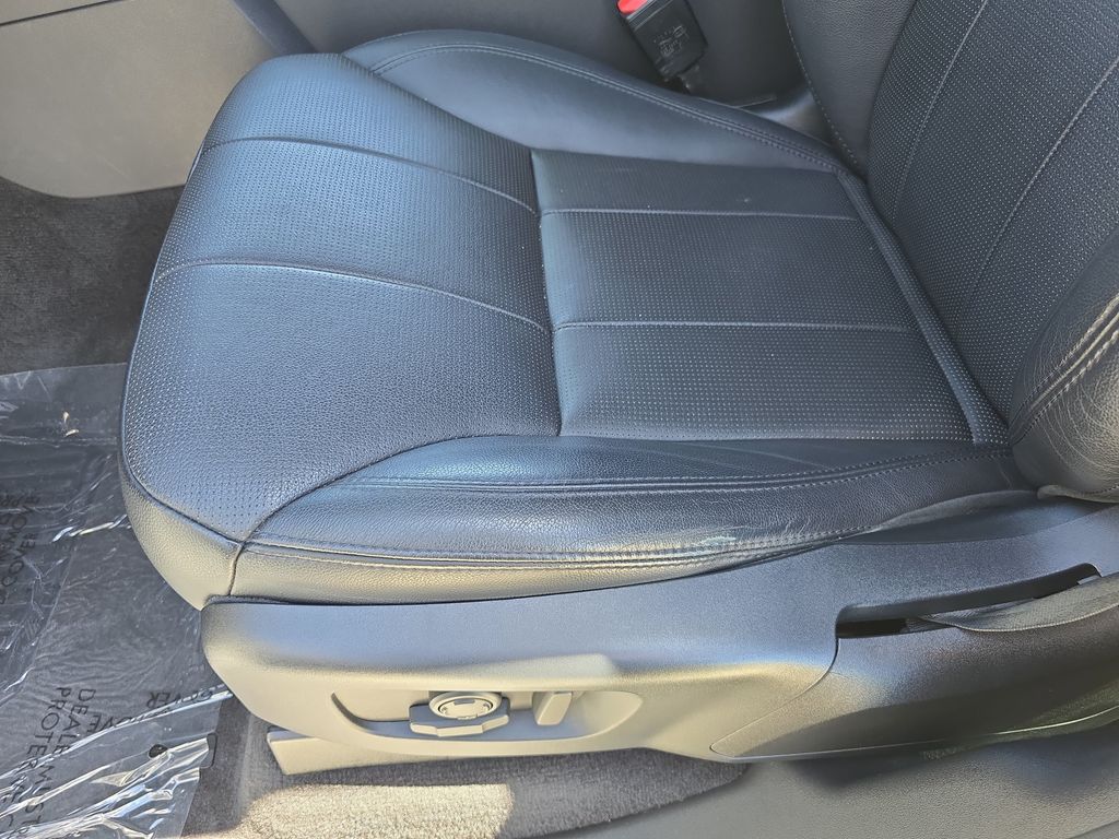 Used 2020 White Land Rover Landmark Edition image 34