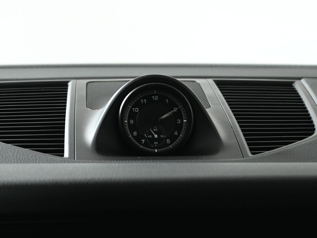 Thumbnail: 2022 Porsche Macan - 22