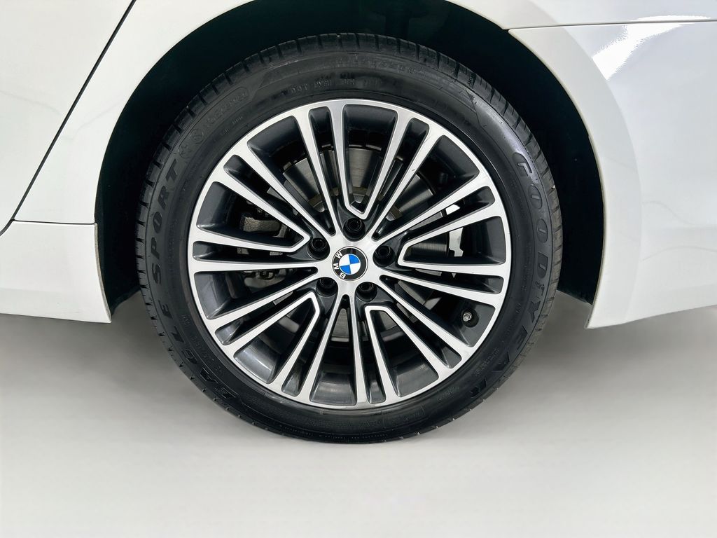 Used 2018 White BMW 540i image 30