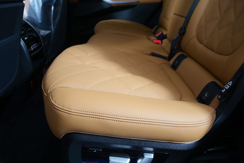 2026 BMW X7 xDrive40i 13