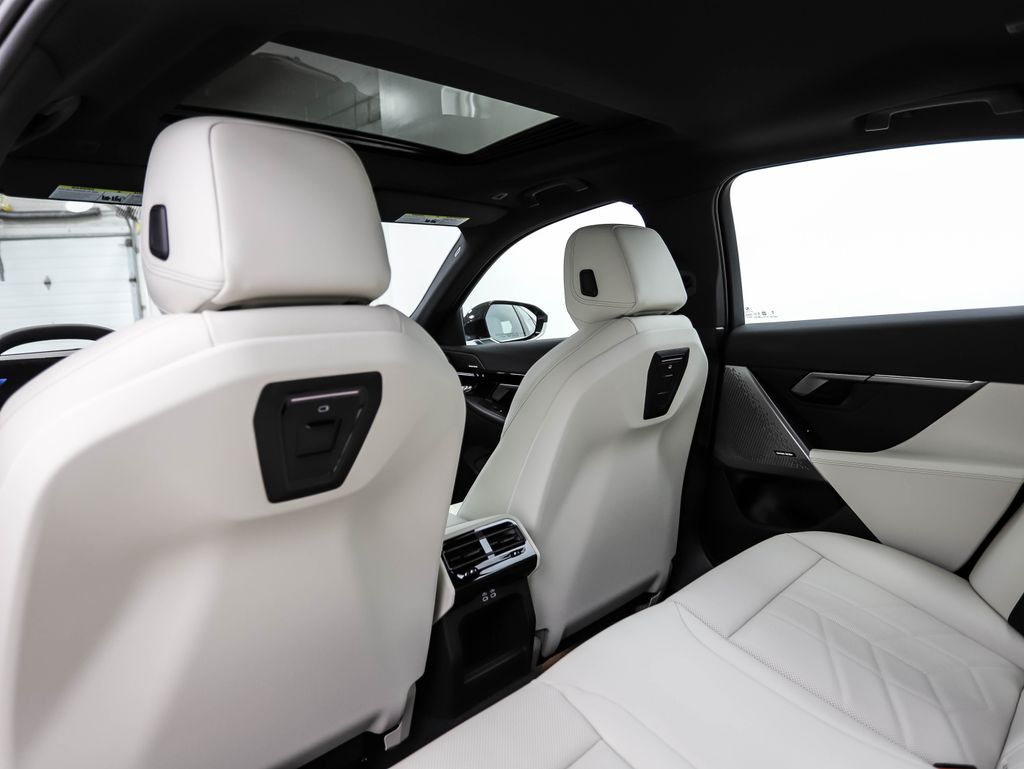 Thumbnail: 2025 BMW 5 Series - 18