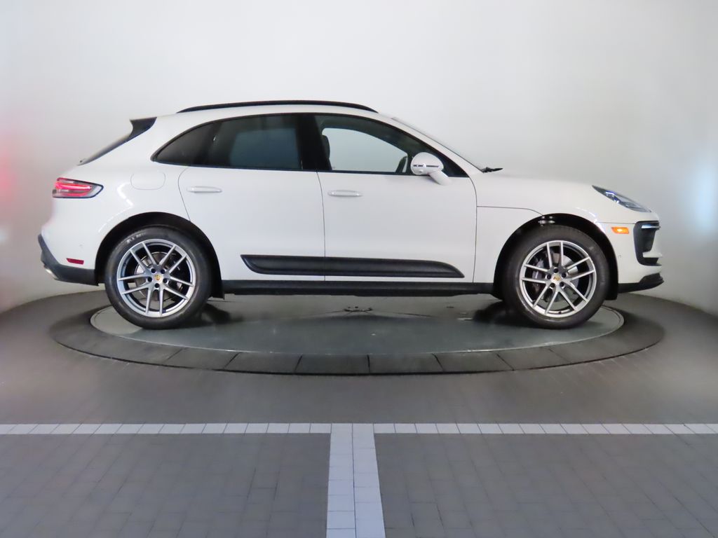 Thumbnail: 2022 Porsche Macan - 8