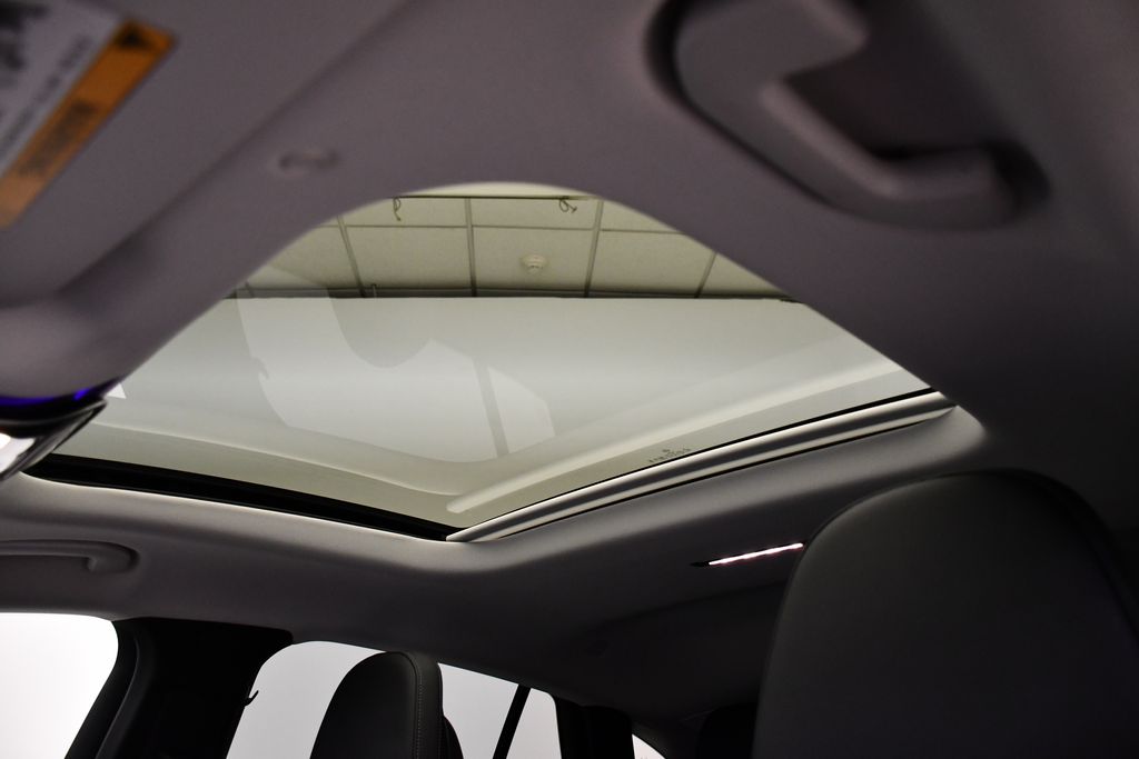 Thumbnail: 2025 Mercedes-Benz GLC - 17