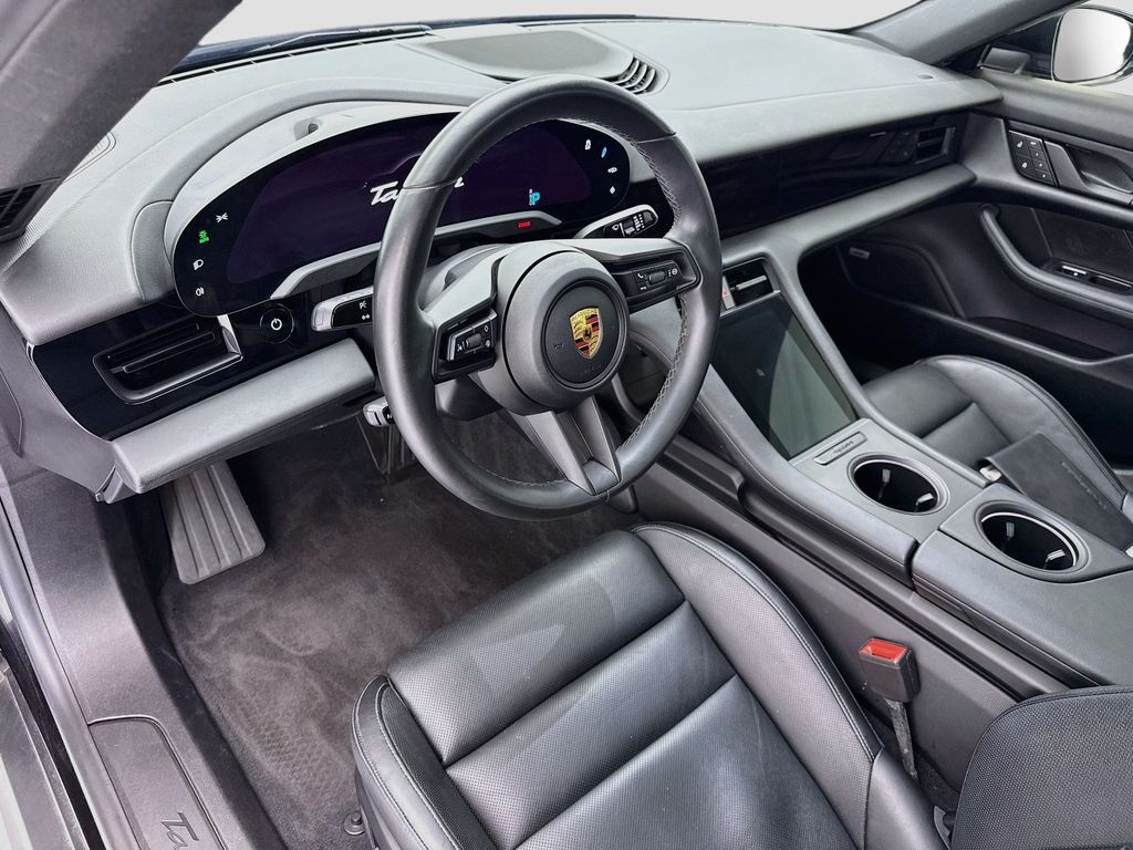 Thumbnail: 2022 Porsche Taycan - 9