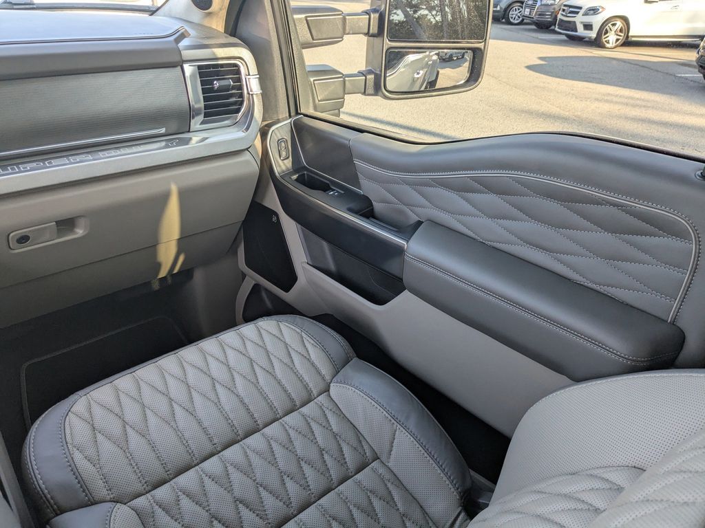 2025 Ford F-450 Super Duty Platinum