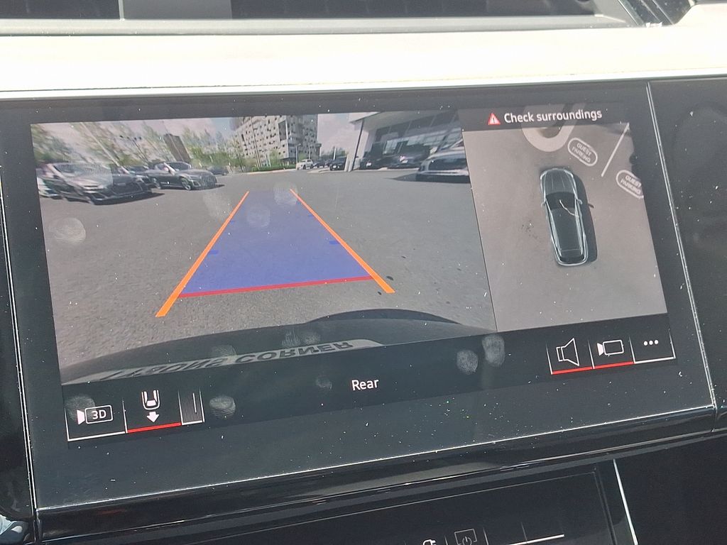 2024 Audi Q8 e-tron Premium Plus 18