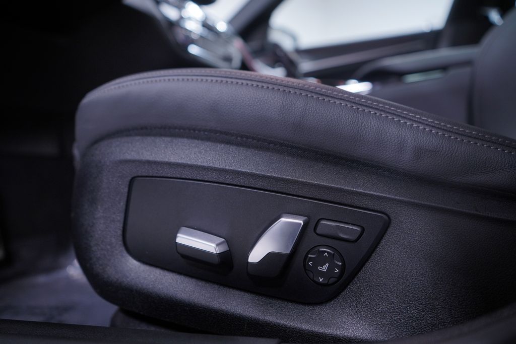 Thumbnail: 2023 BMW 5 Series - 18