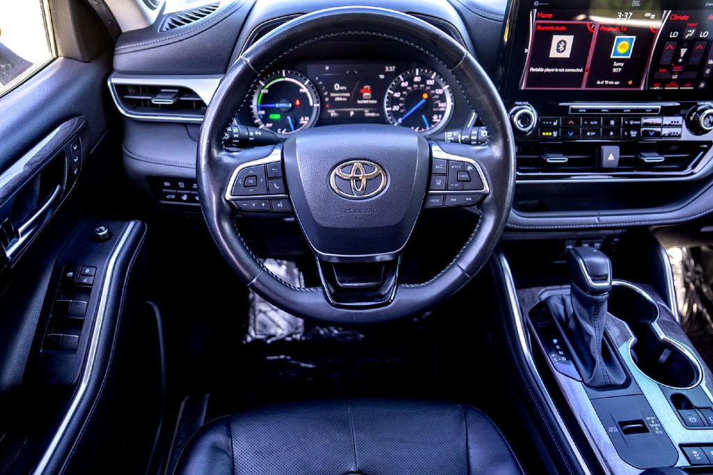 Used Car 2021 Toyota Highlander Hybrid  Platinum For Sale Under $35,000 In Taylor, Texas