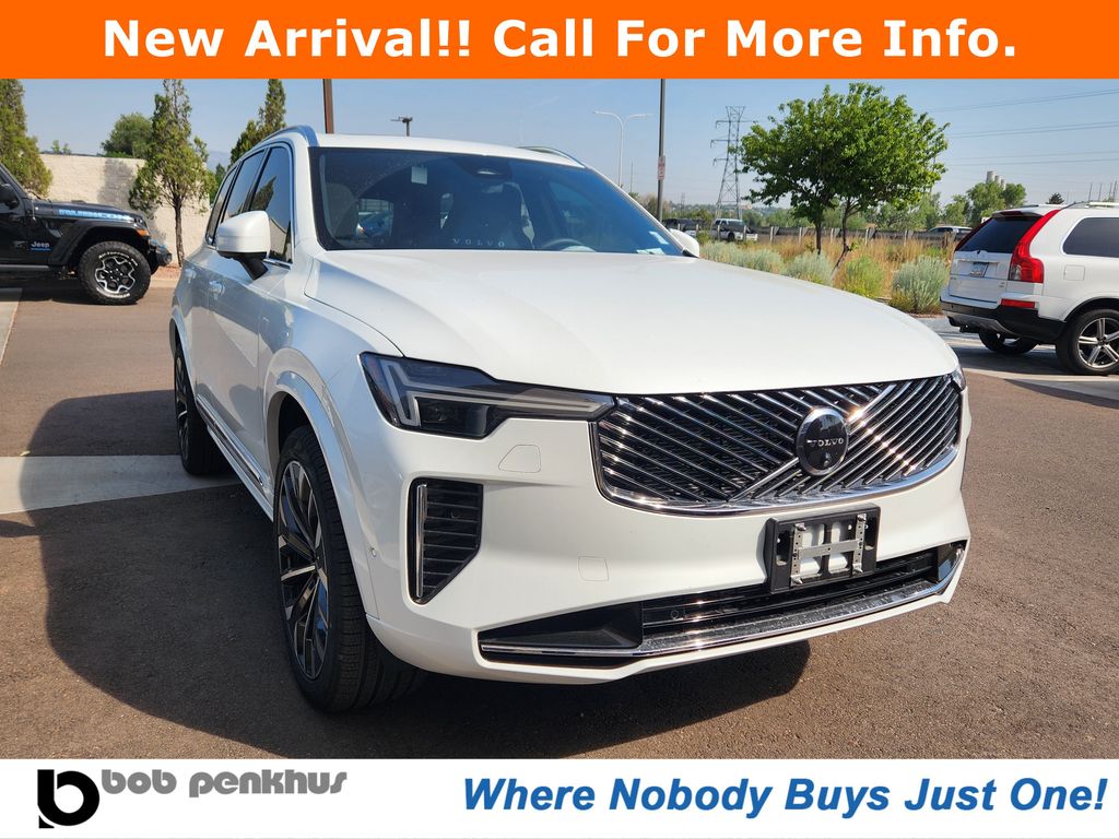 2025 Volvo XC90 B5 Plus