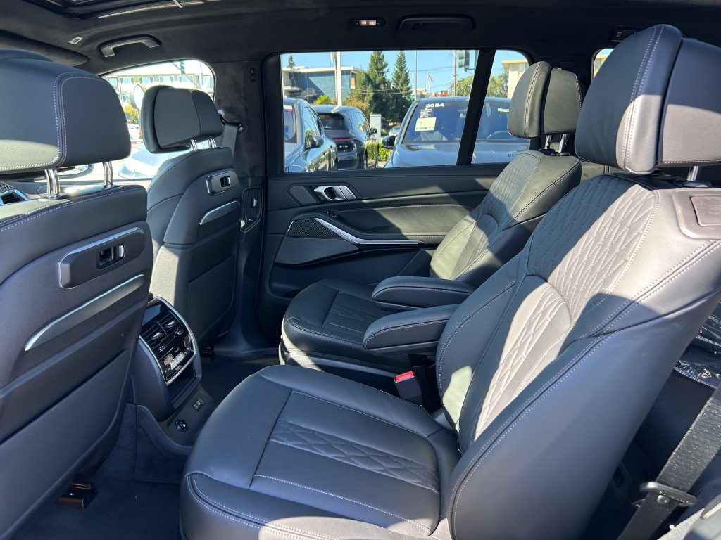 Thumbnail: 2027 BMW X7 - 30