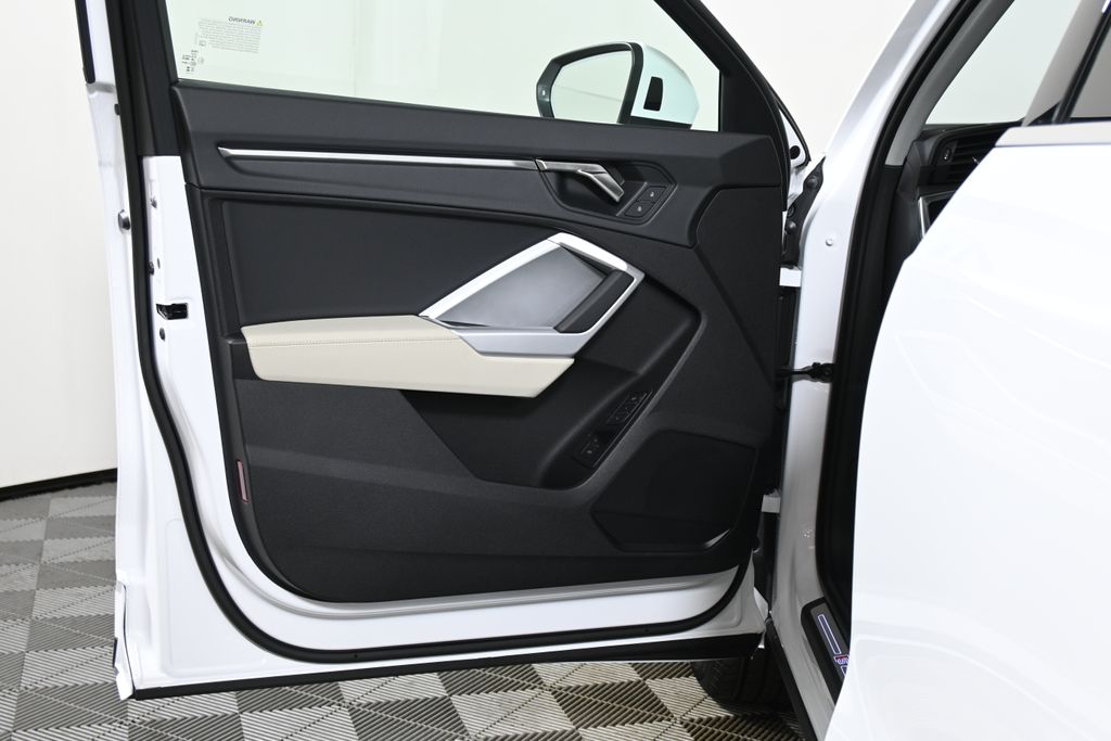 Thumbnail: 2025 Audi Q3 - 23