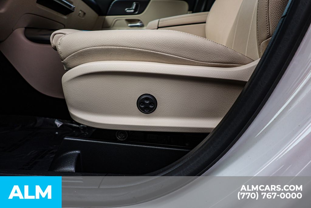 Used 2025 White Mercedes-Benz GLA 250 image 25