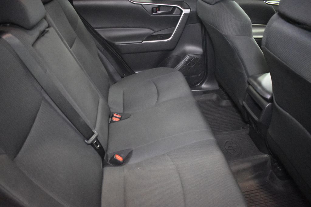 2021 Toyota RAV4 LE 28