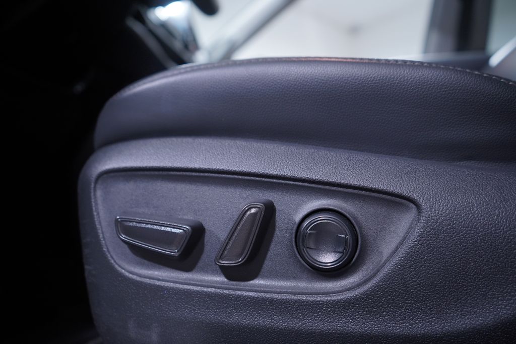 Thumbnail: 2023 Toyota Highlander - 17