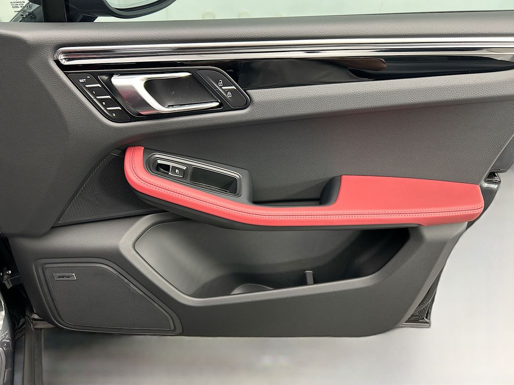 Thumbnail: 2026 Porsche Macan - 26