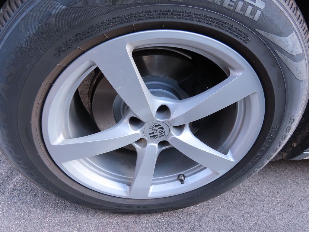 Thumbnail: 2017 Porsche Macan - 17