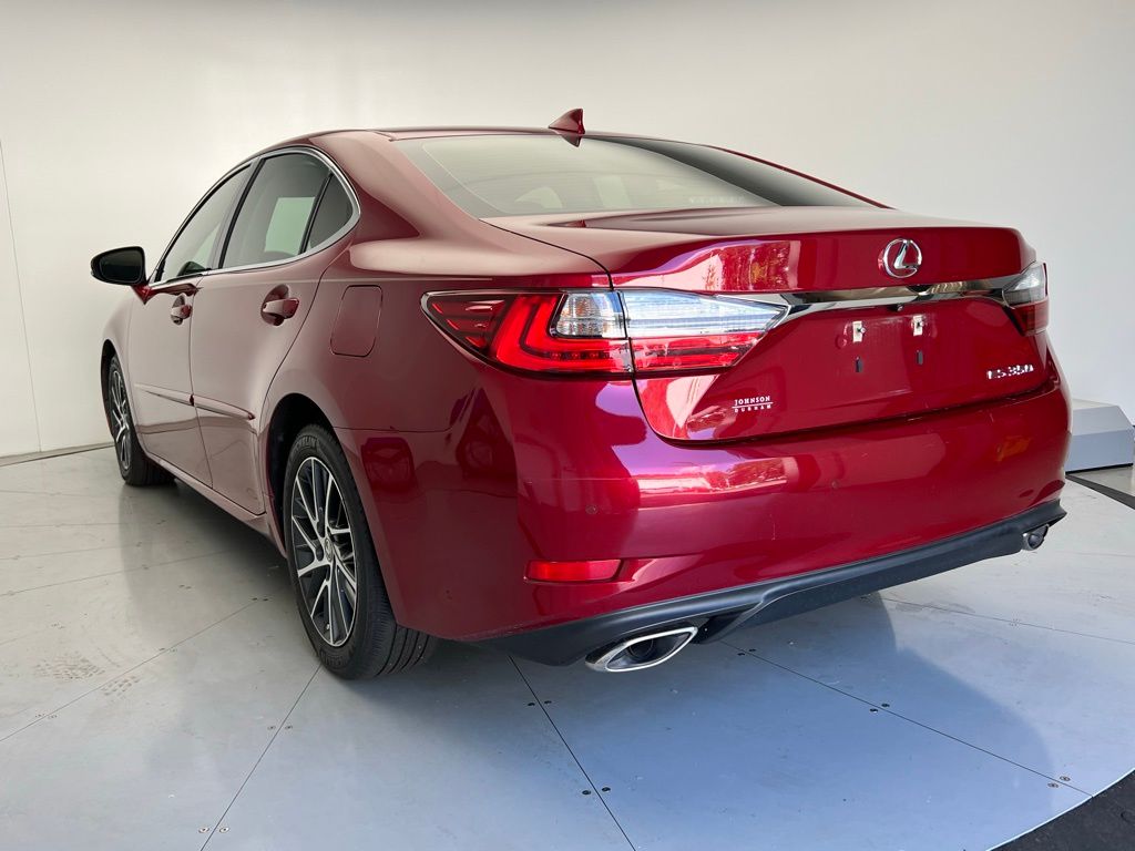Thumbnail: 2017 Lexus ES - 3
