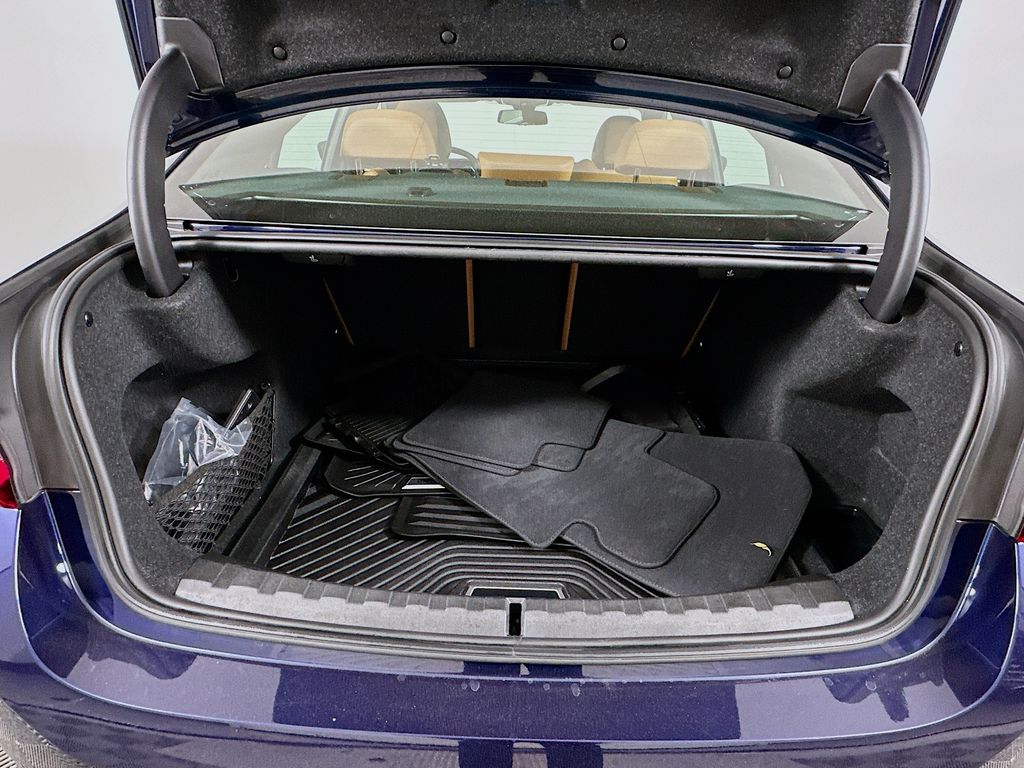 Thumbnail: 2025 BMW 3 Series - 27