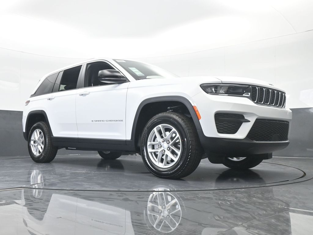 New 2025 Bright White Clearcoat Jeep Laredo image 61