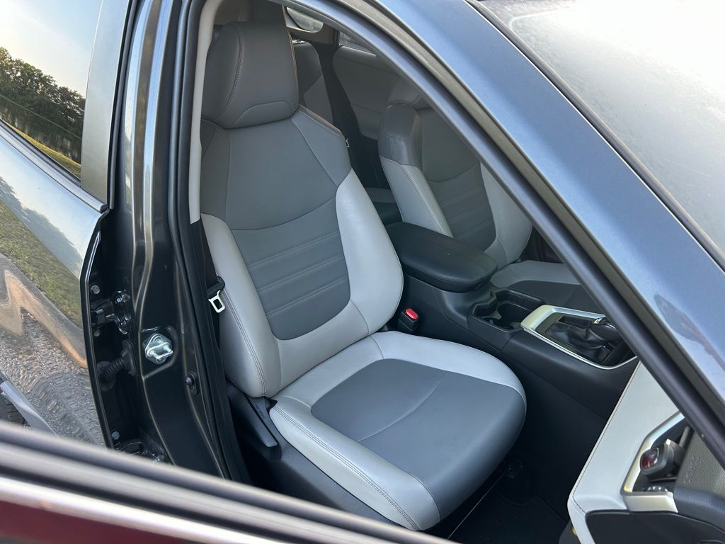 2019 Toyota RAV4 XLE Premium 14