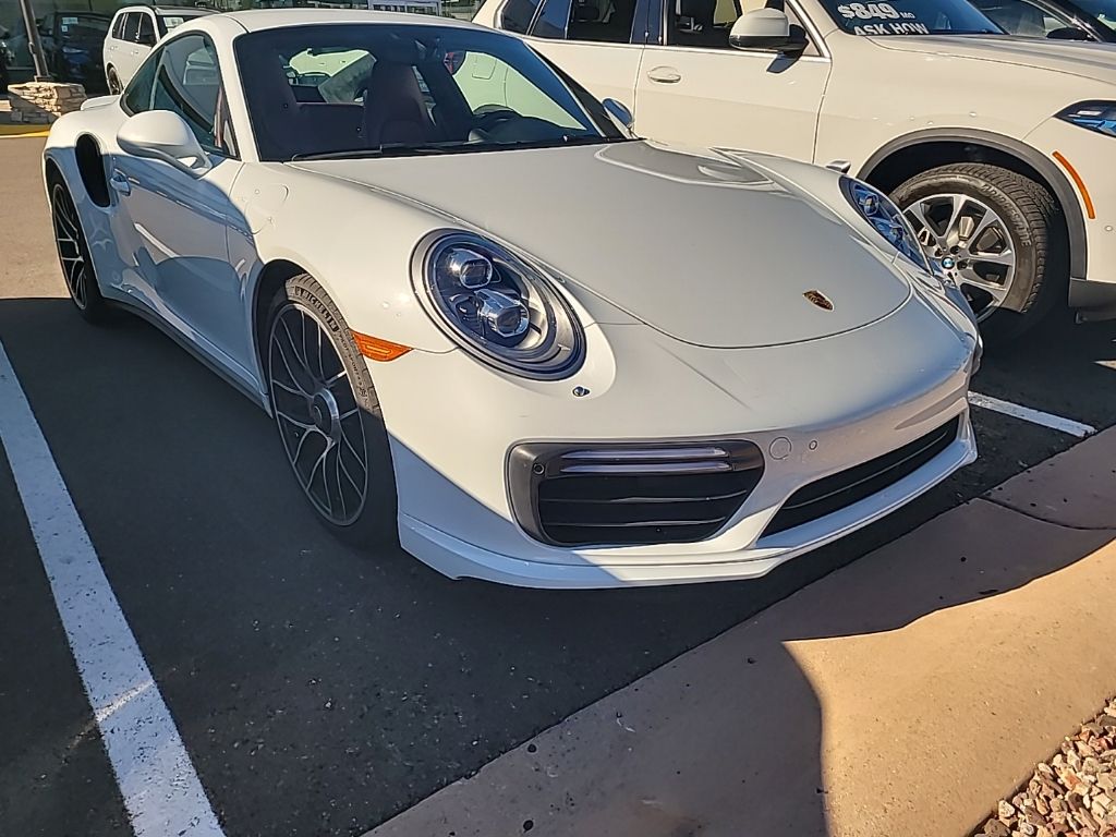 Thumbnail: 2018 Porsche 911 - 2