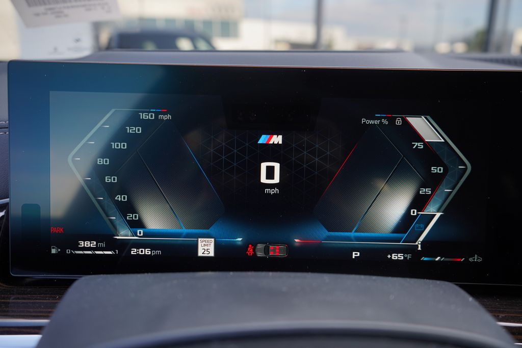 2025 BMW X7 M60i 16