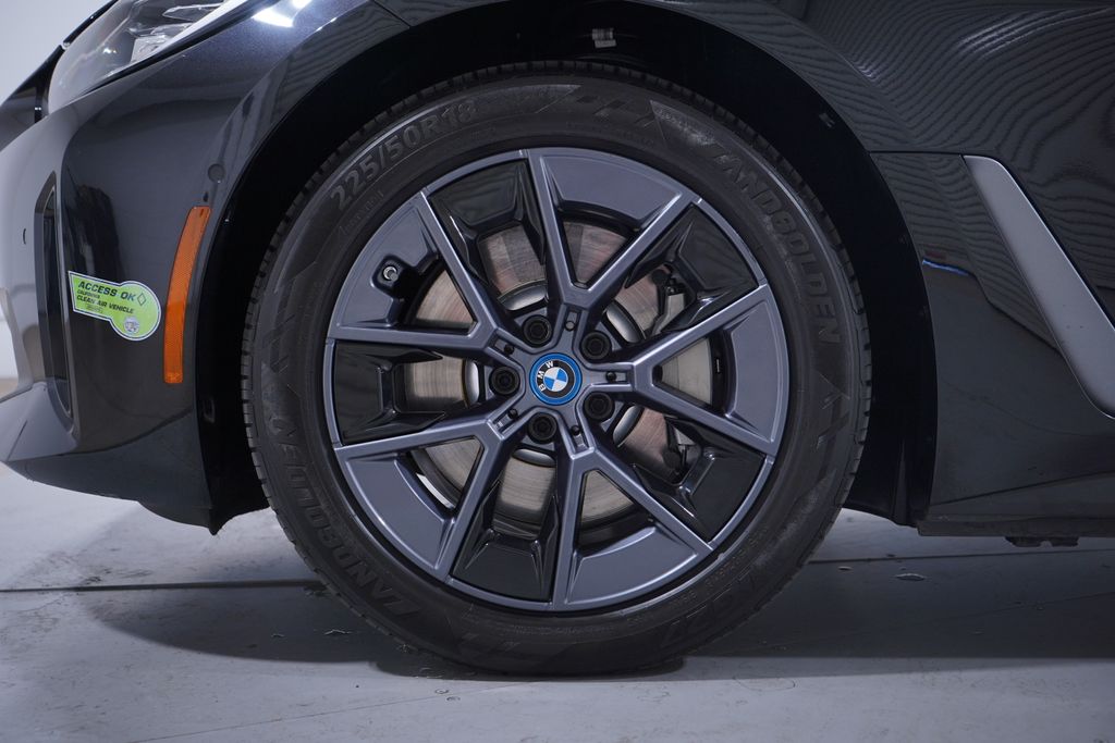 Thumbnail: 2023 BMW i4 - 2