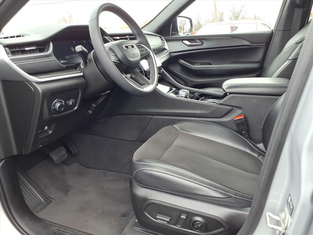 used 2023 Jeep Grand Cherokee car, priced at $32,900