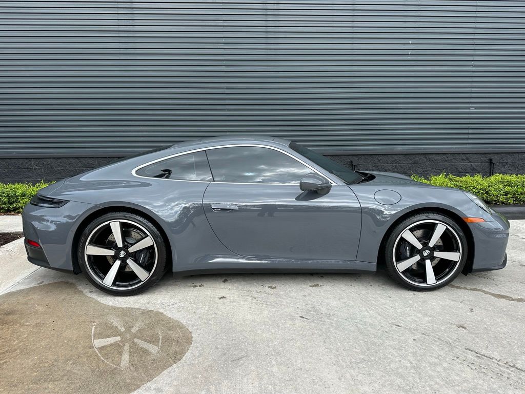 Thumbnail: 2026 Porsche 911 - 10