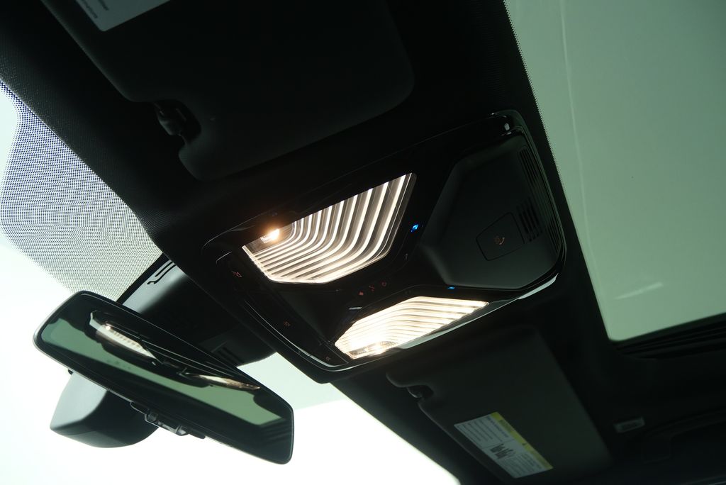 Thumbnail: 2025 BMW 3 Series - 25