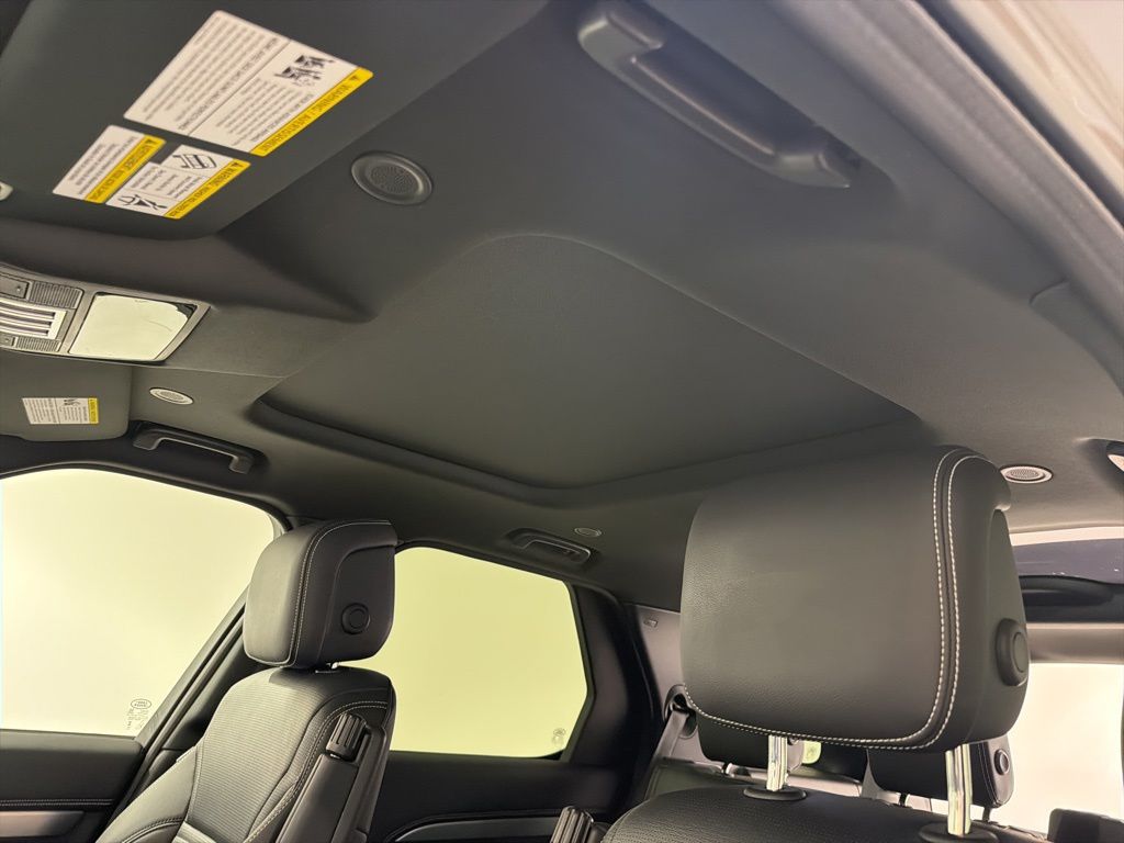 Certified Used 2025 Black Land Rover Dynamic SE image 19