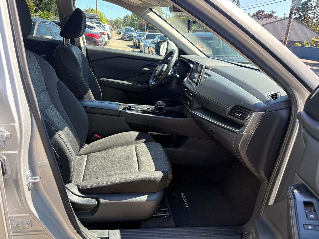 2024 Nissan Rogue SV