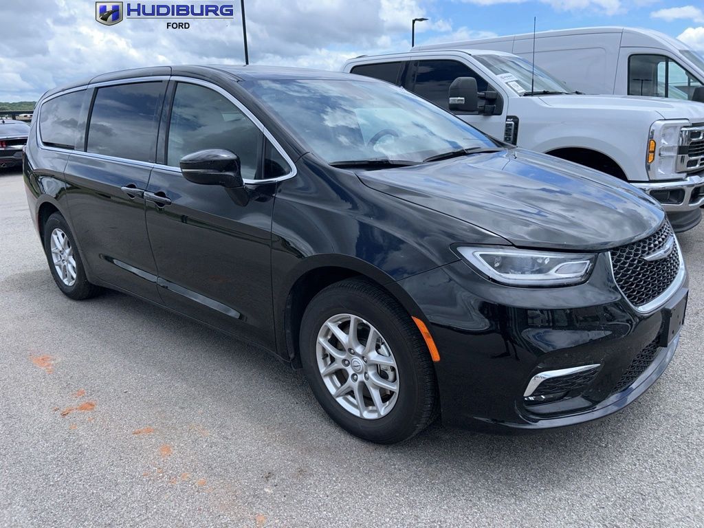 2026 Chrysler Pacifica Select FWD
