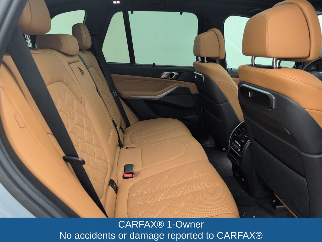 Used 2024 Gray BMW xDrive40i image 17