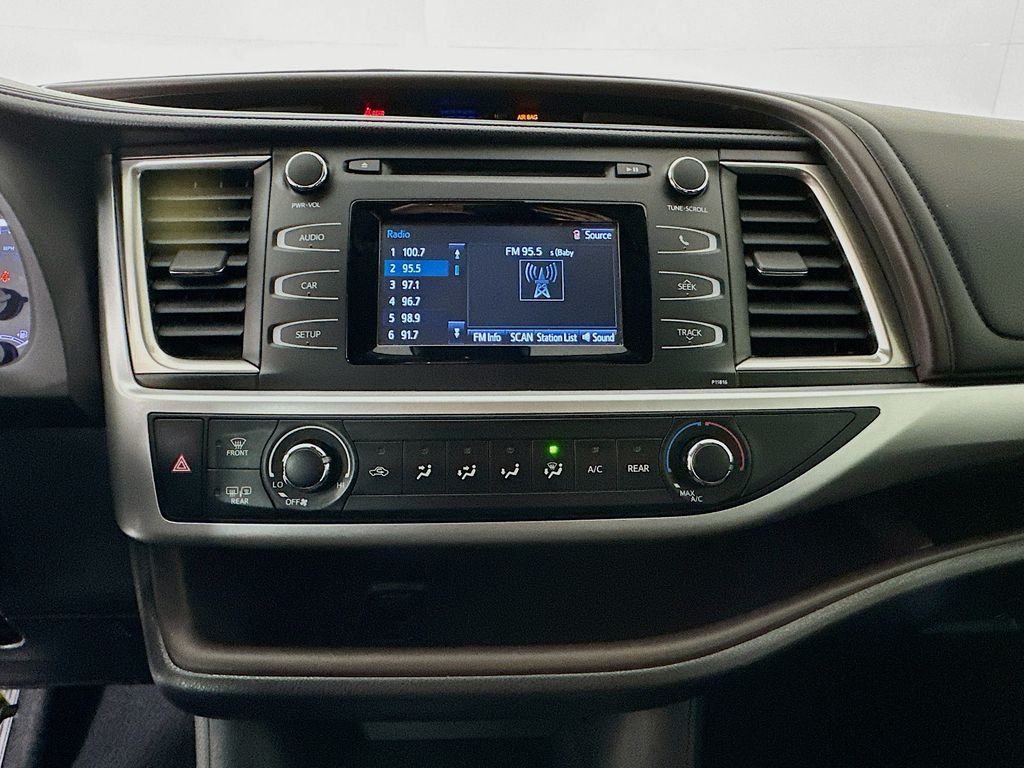 Thumbnail: 2019 Toyota Highlander - 14