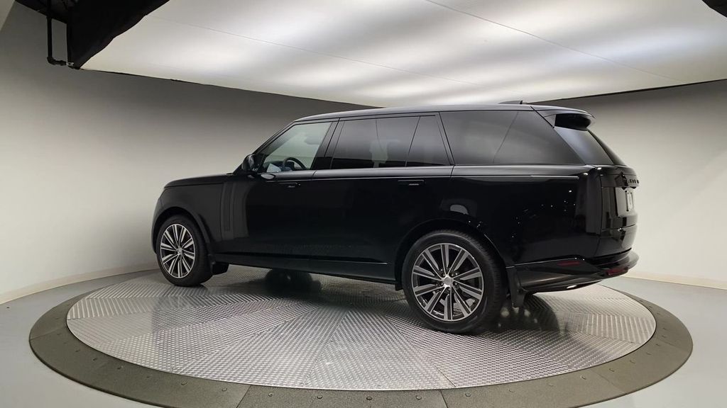 2023 Land Rover Range Rover SE 7