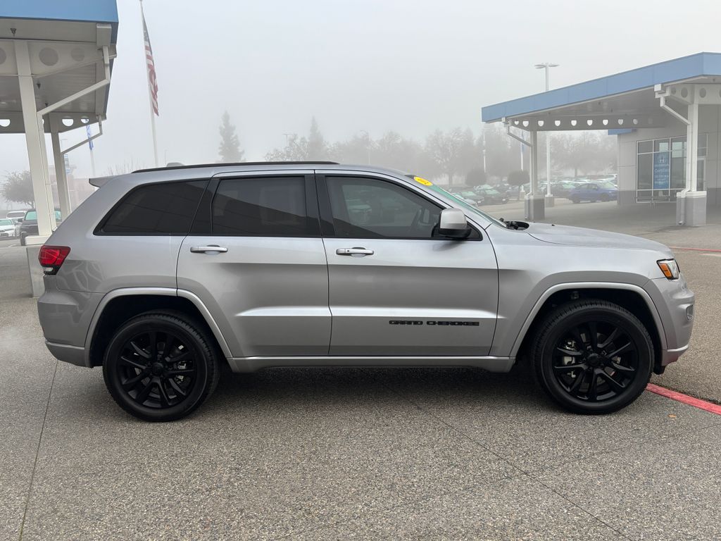 Thumbnail: 2021 Jeep Grand Cherokee - 4