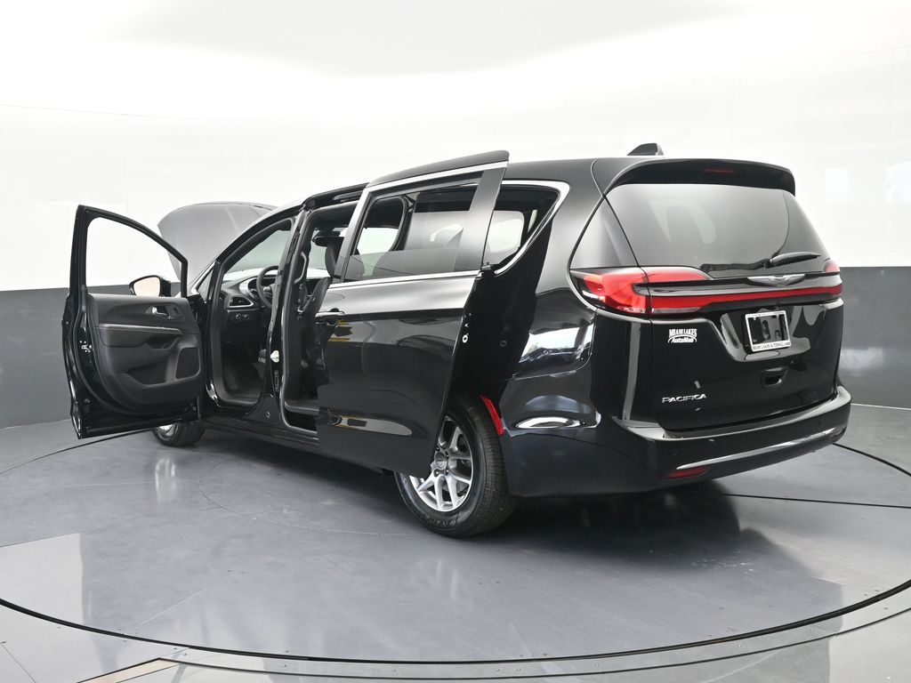 New 2026 Diamond Black Crystal Pearlcoat Chrysler Select image 76