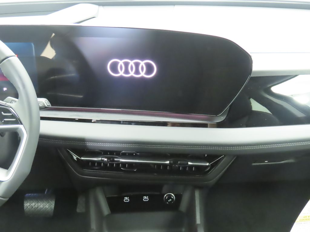 Thumbnail: 2025 Audi Q6 e-tron - 15