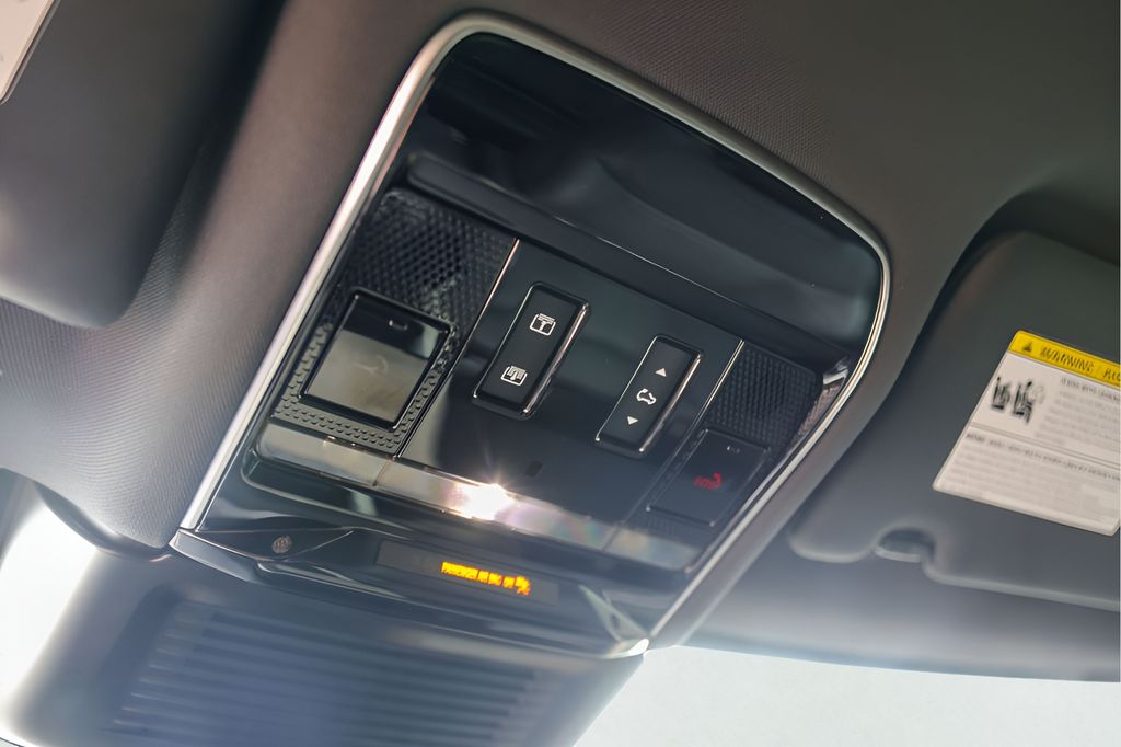 Used Car 2025 Land Rover Range Rover Sport  Se For Sale Under $80,000 In Austin, Texas