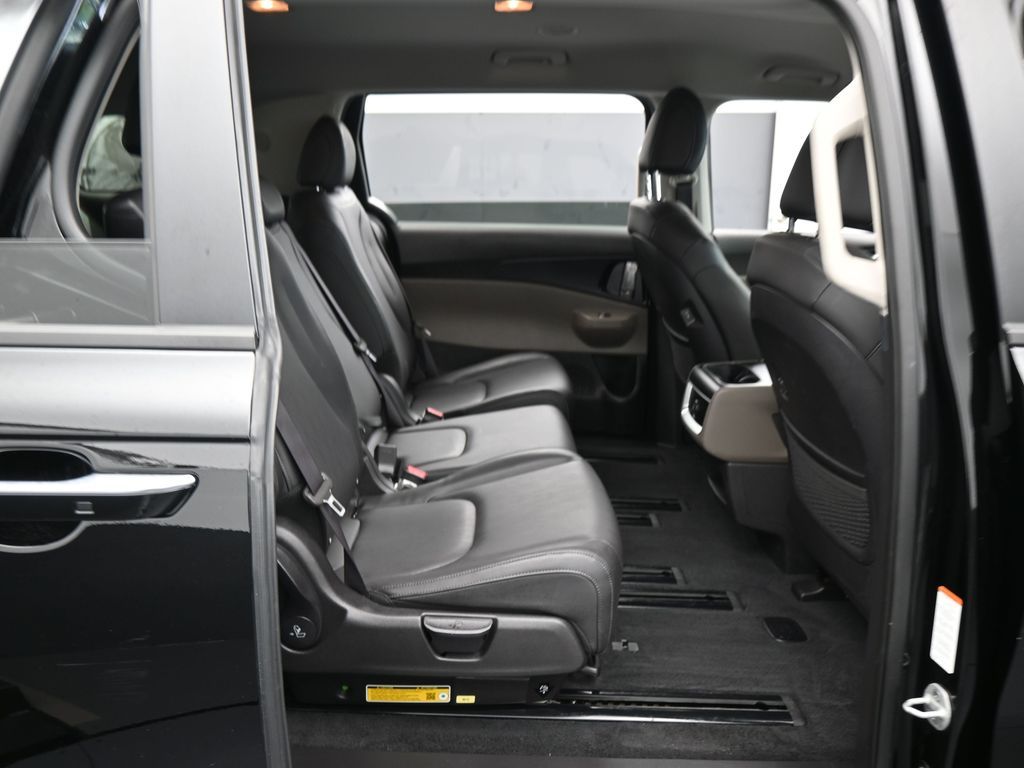 Used 2025 Aurora Black Pearl Kia LXS image 37