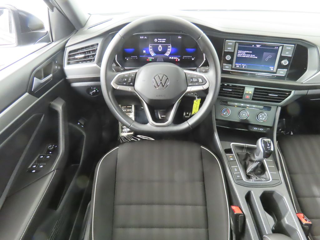 Thumbnail: 2023 Volkswagen Jetta - 11
