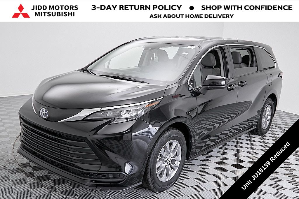 2024 Toyota Sienna LE 8-Passenger FWD