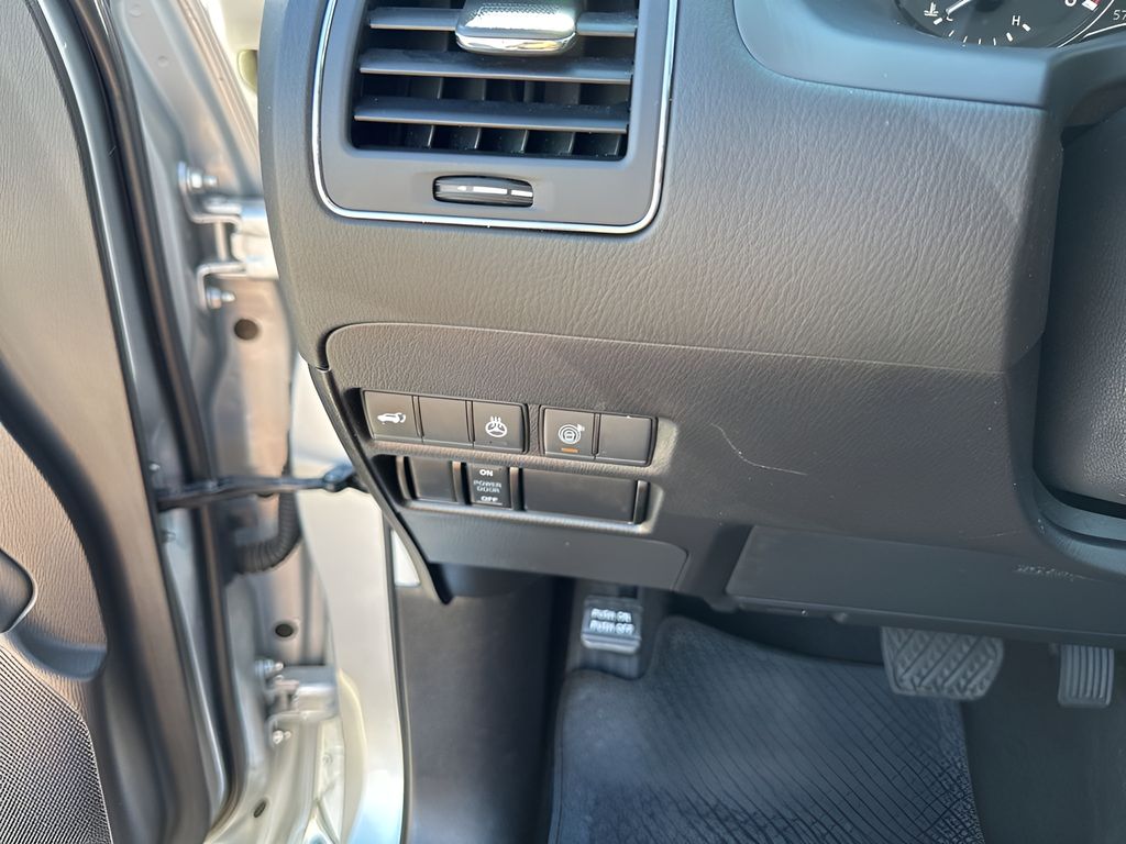 Used 2023 Silver INFINITI LUXE image 29