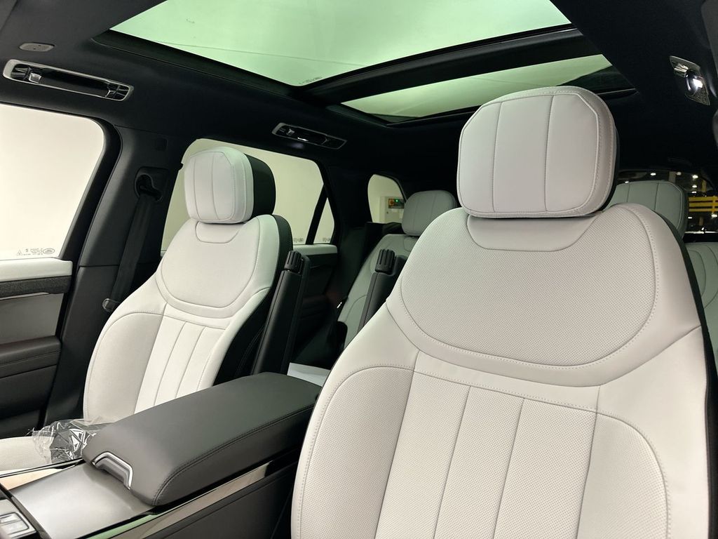 2025 Land Rover Range Rover Sport Dynamic 9