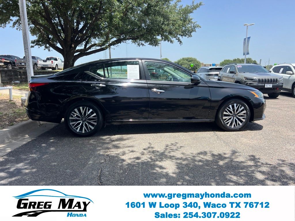 2023 Nissan Altima 2.5 SV - 8