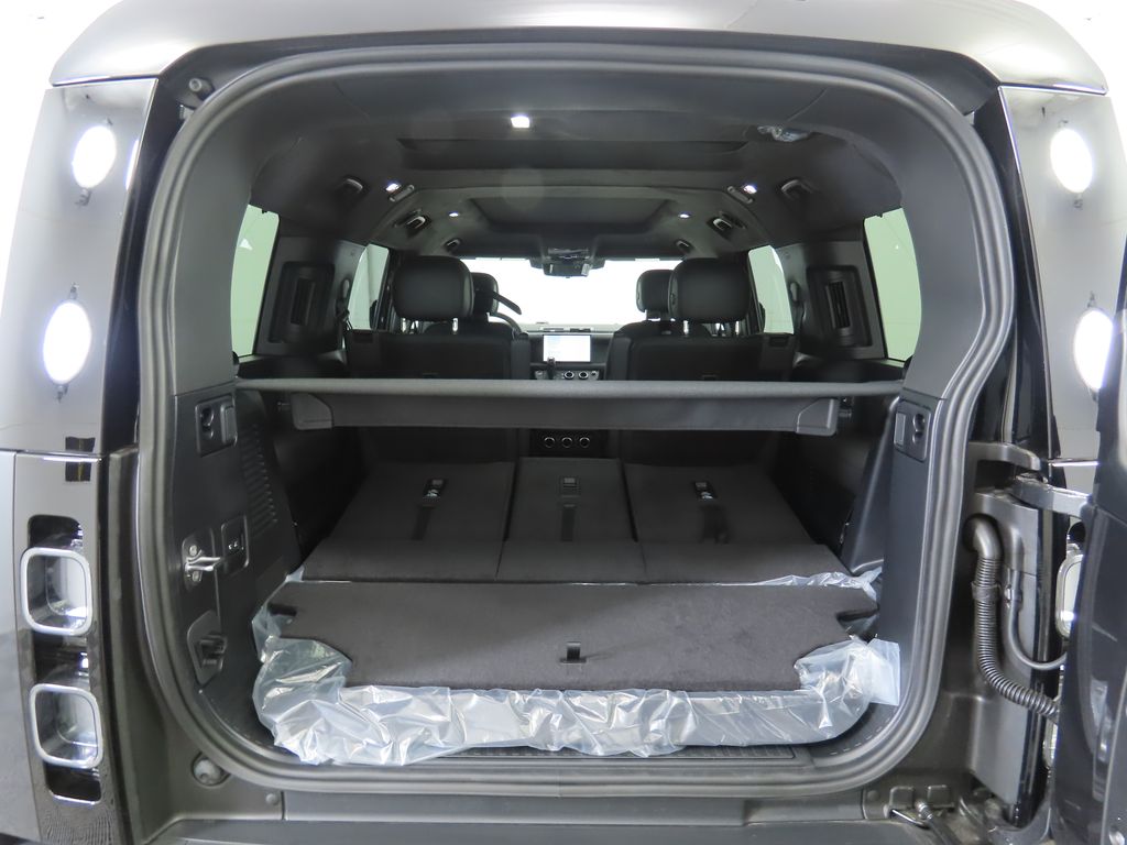 2025 Land Rover Defender 130 30