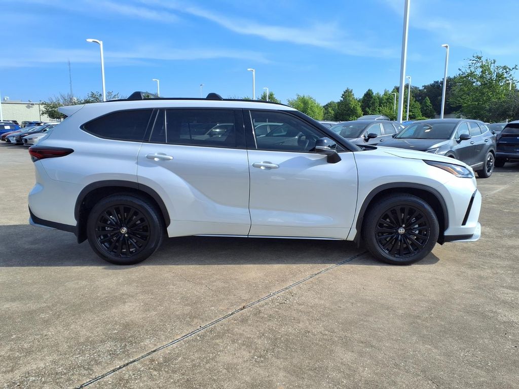 2024 Toyota Highlander XSE Beige at Toyota of Victoria