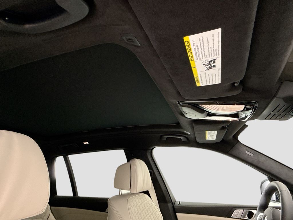 Thumbnail: 2027 BMW X7 - 17